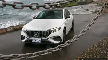 《Mercedes-AMG E 53 HYBRID 4MATIC+》試駕報導｜油電雙棲！最貼近商務與家用的AMG