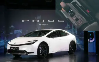 和泰《Toyota Prius PHEV》升級手機無線充電 售價微調4千元