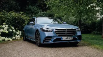 《Mercedes-Benz S-Class》全車系標配雙前通風/加熱 長軸車款凍漲