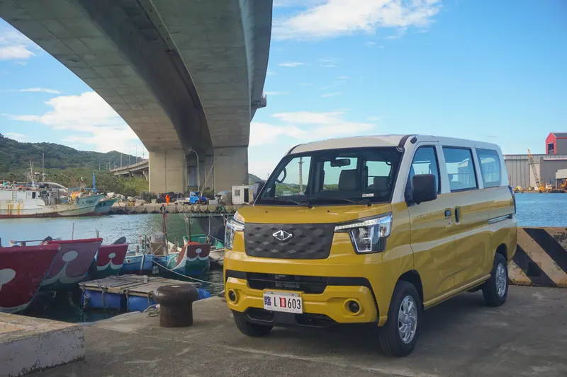 ▲ 車頭霧黑菱格紋飾板，增添時尚氣息。