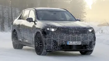 大改款《BMW X5》冬季測試｜車門把手消失了！中控台多了石英鐘