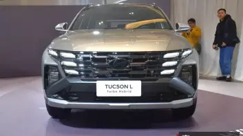 2025年12月購車優惠｜《Hyundai Tucson L》油電車 百萬零利率&配備升級 Santa Fe降10萬