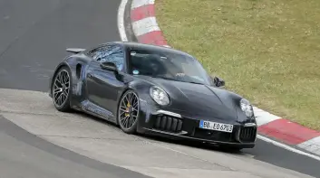 992.2《Porsche 911 Turbo S》無偽裝現身 改用T-Hybrid油電系統 