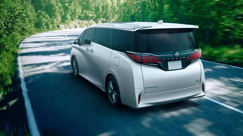 Toyota Alphard PHEV