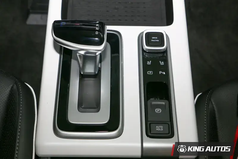 電子手煞車與AUTO HOLD一應具全