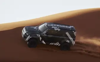 《Defender》首次參與達卡拉力賽 Defender Dakar D7X-R競賽原型車完成測試