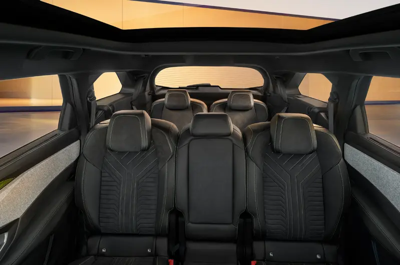 Peugeot E-5008為七人座休旅車