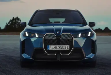 《汎德》小改款《BMW iX》｜首次標配M Sport套件 續航 馬力與價位都提升
