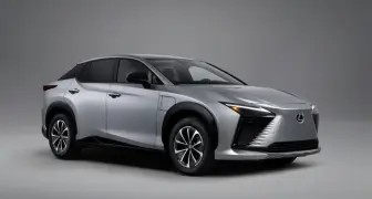 電動 SUV 更猛了！2026 Lexus RZ 推出 550e 性能版、還能模擬手排
