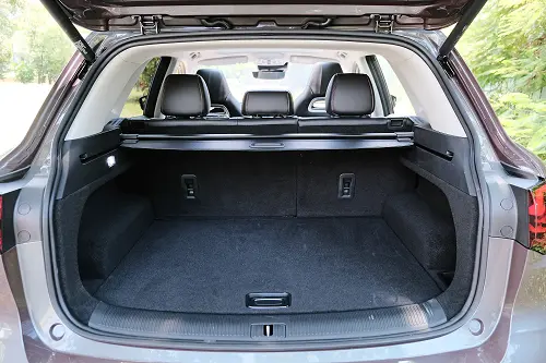 ▲ MG HS全車系客車認證，後廂少了鐵桿，空間利用更有效率。