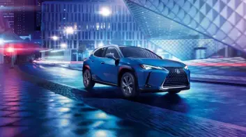 Lexus UX300e 走入歷史：停售潮啟動，純電策略轉向 RZ 與油電車系