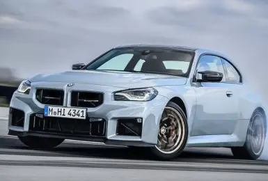 523匹小鋼炮登場！2026 BMW M2 CS 正式亮相，性能與輕量化雙雙升級