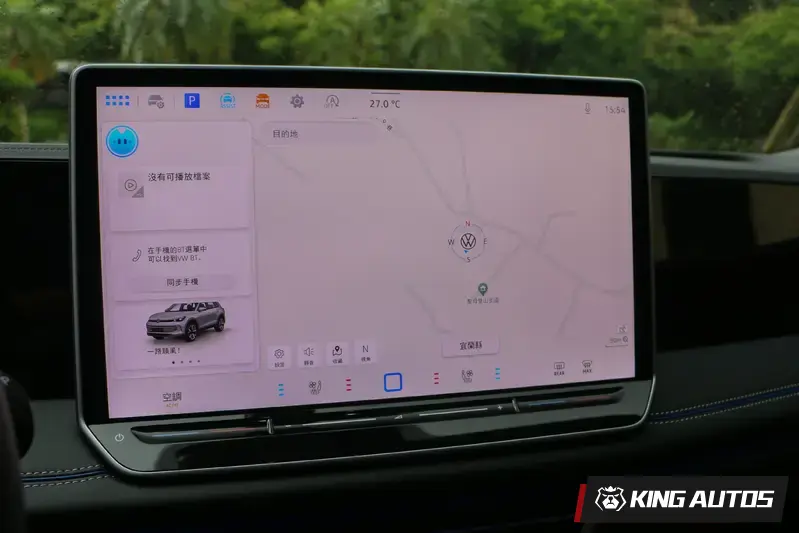 頂規車款標配15吋中控螢幕