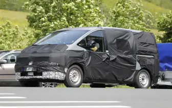 首次曝光｜小改款《Hyundai Staria》科幻外型再進化 有望再增油電動力