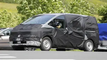 首次曝光｜小改款《Hyundai Staria》科幻外型再進化 有望再增油電動力