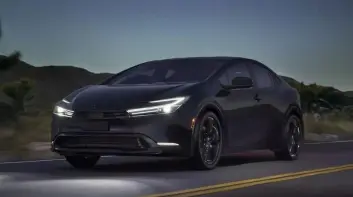 2026 年式 Toyota Prius PHEV 酷黑登場！全新 Nightshade Edition 釋放黑暗魅力