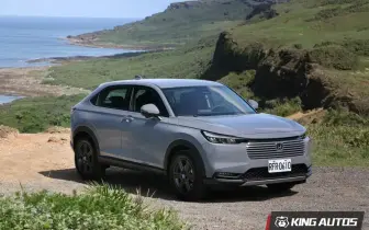 小改款《Honda HR-V e:HEV Prestige》試駕報導｜電油雙棲 電驅帶勁 油耗更出色