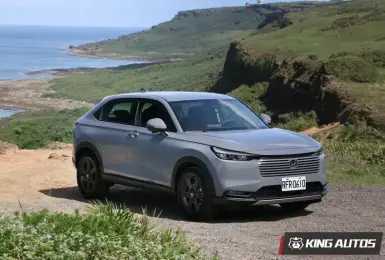 小改款《Honda HR-V e:HEV Prestige》試駕報導｜電油雙棲 電驅帶勁 油耗更出色