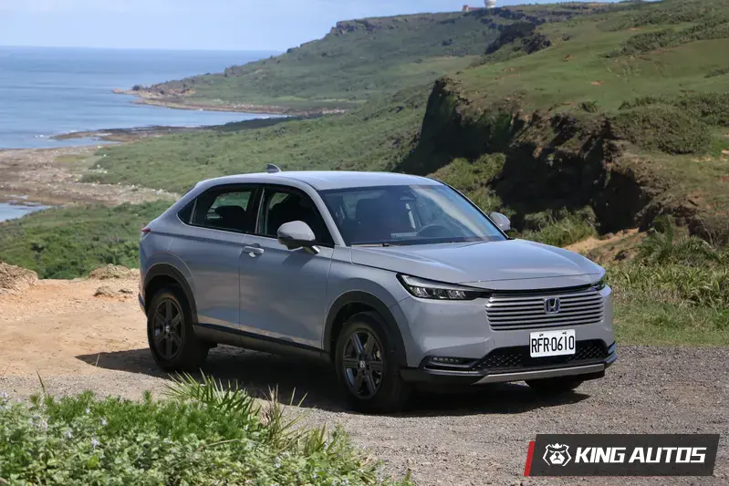本次試駕車款為小改款Honda HR-V新增的頂規HR-V e:HEV Prestige，建議售價95.9萬元起。
