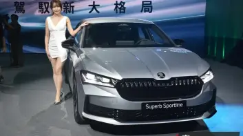 全新世代 Skoda Superb 大改款正式登台:房車與旅行車雙版本、六款車型選擇,售價129.8萬元起