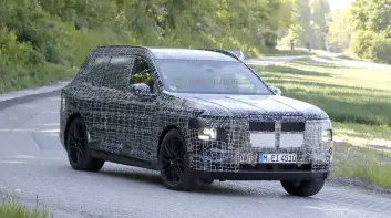 首次曝光｜大改款《BMW X7》改用蝶翼車門把手 歐規恐取消V8引擎