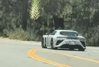 Lexus LFR 間諜照曝光，對標AMG GT，將成下一款日系性能旗艦？
