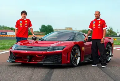 F1 七屆世界冠軍初次體驗 Ferrari F80：直呼是「開過最快的道路用車」