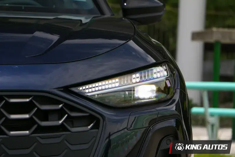 Audi B10 A5 Avant標配最新的Matrix LED頭燈，上方的日行燈可切換八種光形。