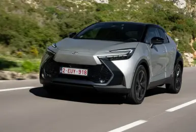 油電之爭實測告解：Toyota C-HR Hybrid 與 PHEV，誰才是城市裡的節能王?