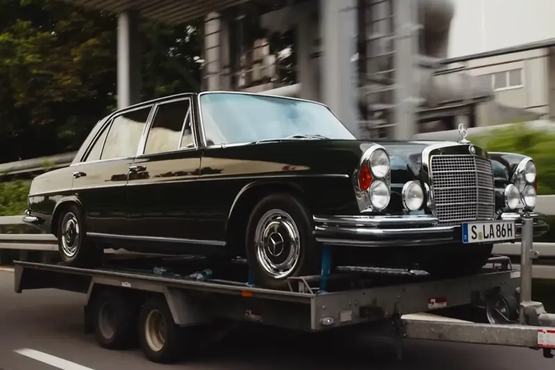 300 SEL 6.3被譽為「當代最完美的四門房車」，搭載6.3升V8引擎，可視為當代AMG車系的先驅。