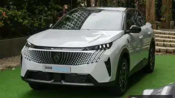 大改款Peugeot 3008 降25.1萬元 改三缸P2油電 平均油耗破20