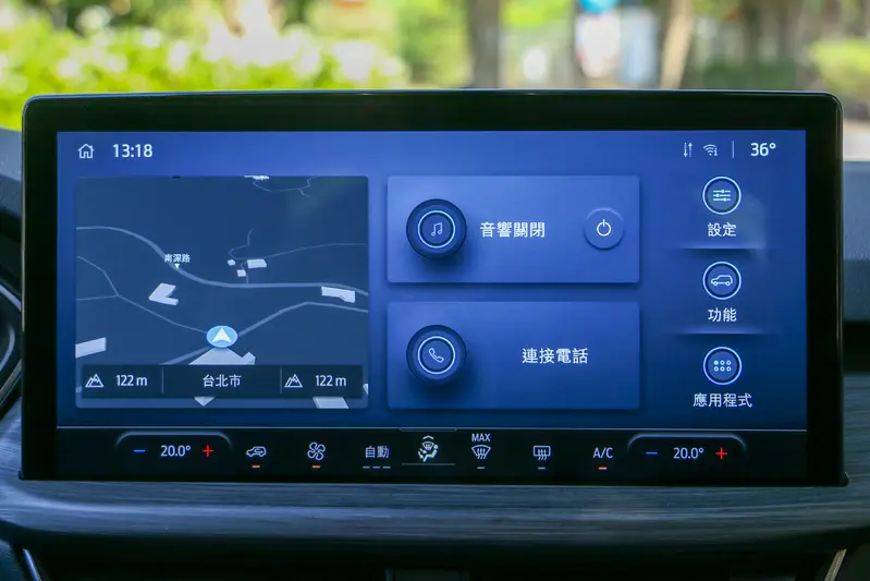 ▲ 全車系標配13.2吋懸浮式中控螢幕，大螢幕就是爽！可以同時呈現多項資訊。