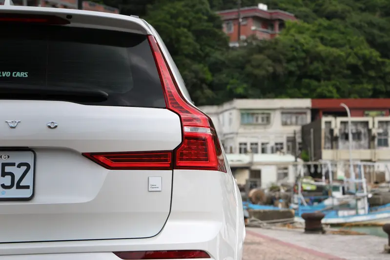 ▲ 車尾鑲上的Polestar Engineered專屬銘版。性能印記相當低調不張揚。