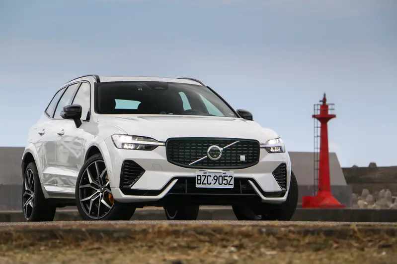 ▲ 《Volvo XC60 Polestar Engineered T8 AWD》以其白色車身，搭配Polestar套件，營造出典雅又不失動感的氛圍。