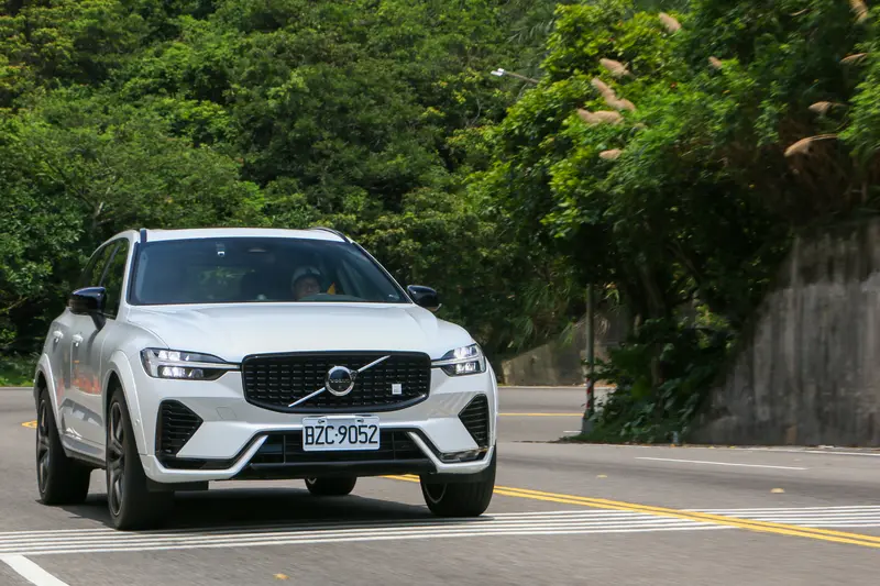 ▲ 在Polestar的調校下，《XC60 Recharge Polestar Engineered T8 AWD》不僅安全，還更有駕駛樂趣。