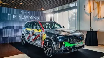 二次小改款《Volvo XC90》透明車 安全看得見 詮釋「籠式結構」成就「瑞典坦克」