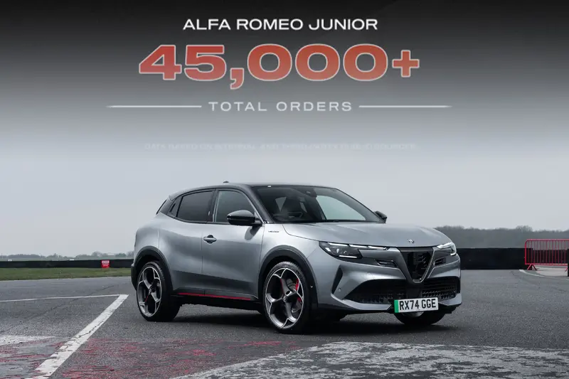 Alfa Romeo Junior為品牌中尺碼最小，且同時提供P2油電與純電動力的車系。尺碼為4,170*1,780*1,500mm。