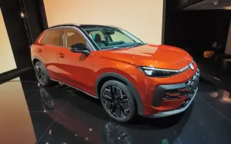 發表前搶先看｜大改款《Volkswagen T-Roc》就像小一號Tiguan 首次導入HEV油電系統