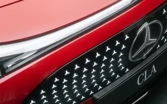 Mercedes-Benz 正籌備史上最大改款潮，電動與燃油車同步並進！
