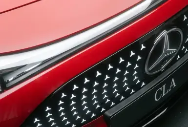 Mercedes-Benz 正籌備史上最大改款潮，電動與燃油車同步並進！