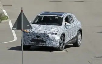 首次曝光｜大改款《Mercedes-Benz GLA》車身線條更動感 改用防刮飾條？！