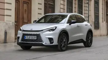 Lexus 新年式 LBX 登場：售價調整、配備升級、靜肅性更出色