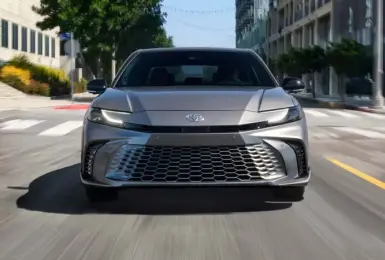 Toyota Camry成為2025年最佳日系車榜首 樹立房車新標竿
