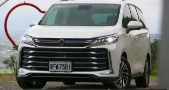 2026年9月購車優惠｜MG G50 PLUS 贈一年稅金 升級雙前座通風椅 ZS入門款 升級雙前座通風椅