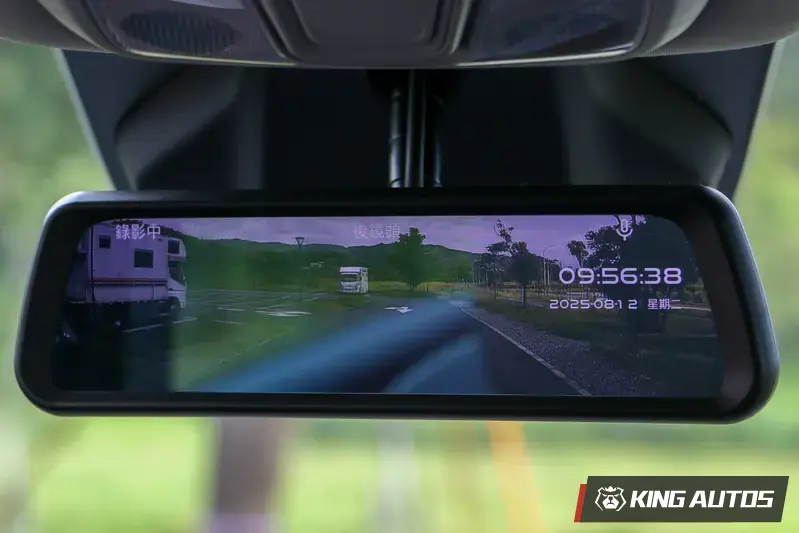全車系標配的電子式後視鏡具備錄影功能，可兼當行車紀錄器使用。