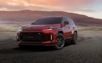 Toyota RAV4 GR Sport 驚現桃園機場　新世代大改款導入台灣仍待觀望