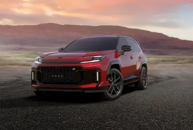 Toyota RAV4 GR Sport 驚現桃園機場　新世代大改款導入台灣仍待觀望