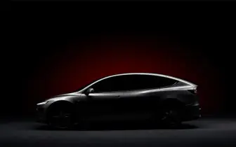 Tesla Model Y L 長軸版秋季登場　六人座更舒適