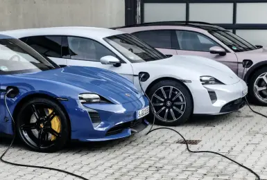 召回一次不夠！台灣《Porsche Taycan》仍有火燒車風險 擴大召回2,104輛
