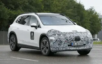 小改款《Mercedes-Benz EQS SUV》改用芒星頭燈 升級800V電氣架構
